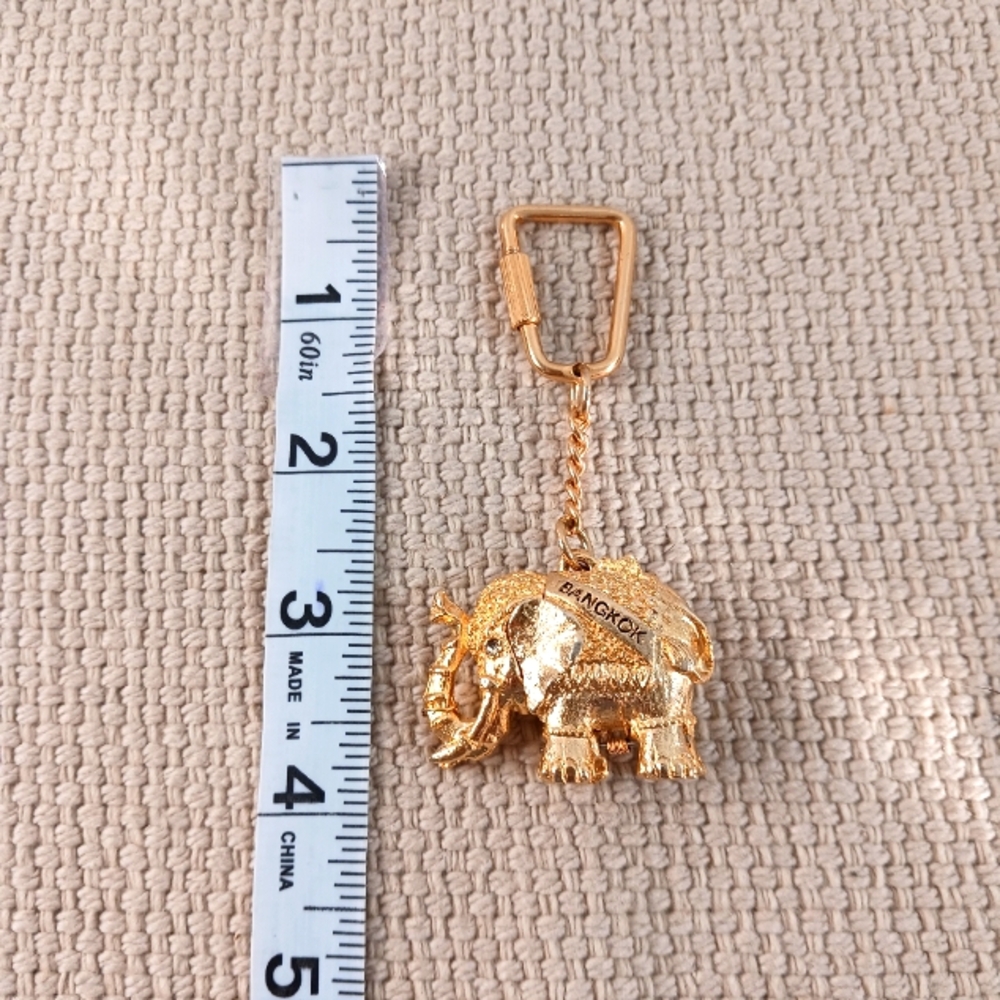Bangkok Gold Tone Elephant Souvenir Keychain - Picture 5 of 6